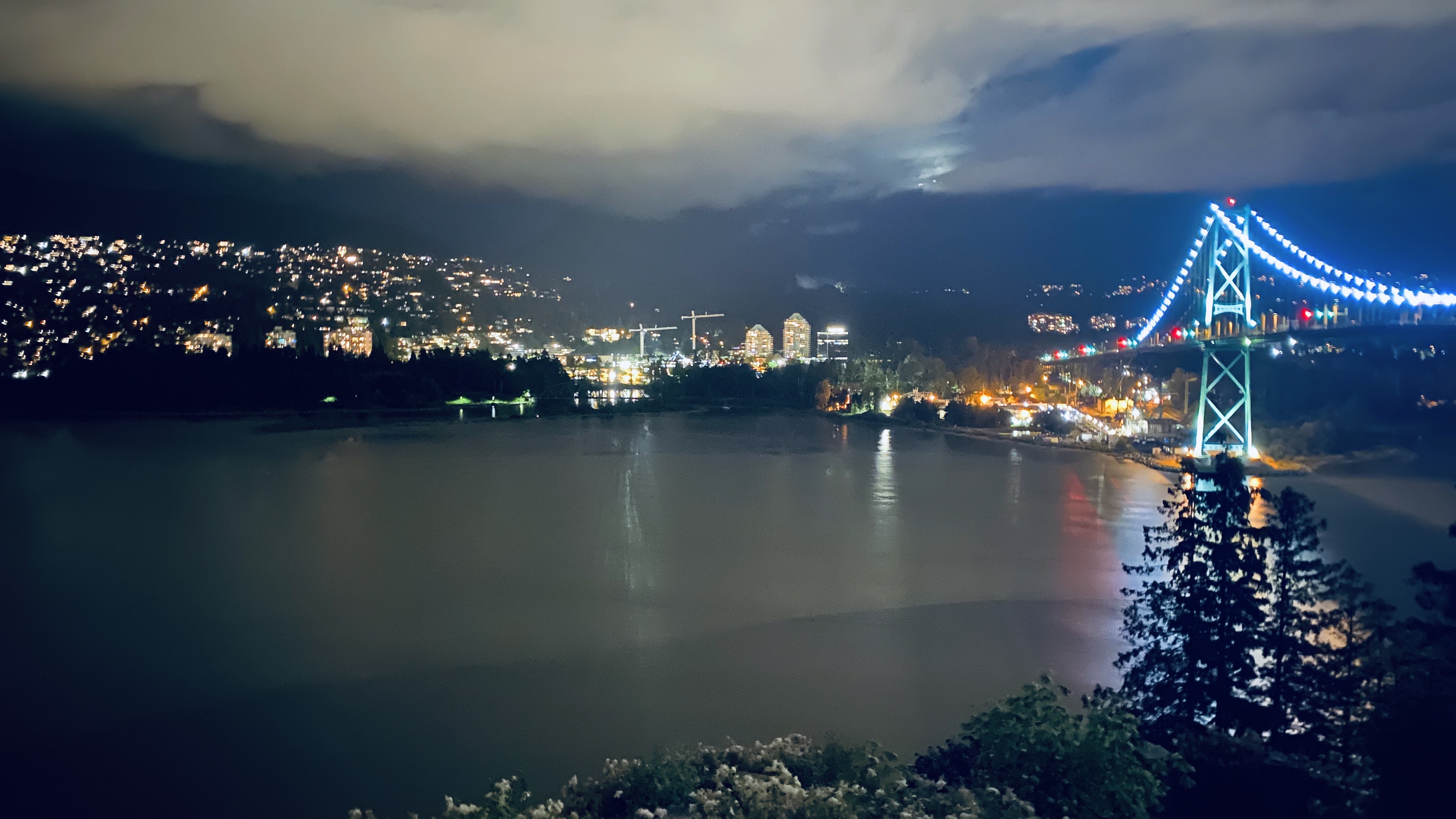 Lion Gate bridge Night Lights @Globalduniya