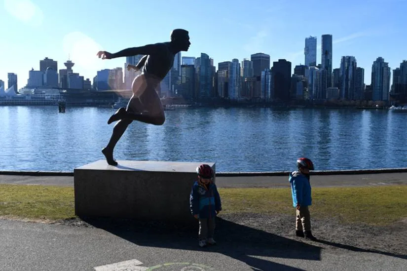 Stanley park statue Vancouver private City Tour Globalduniya